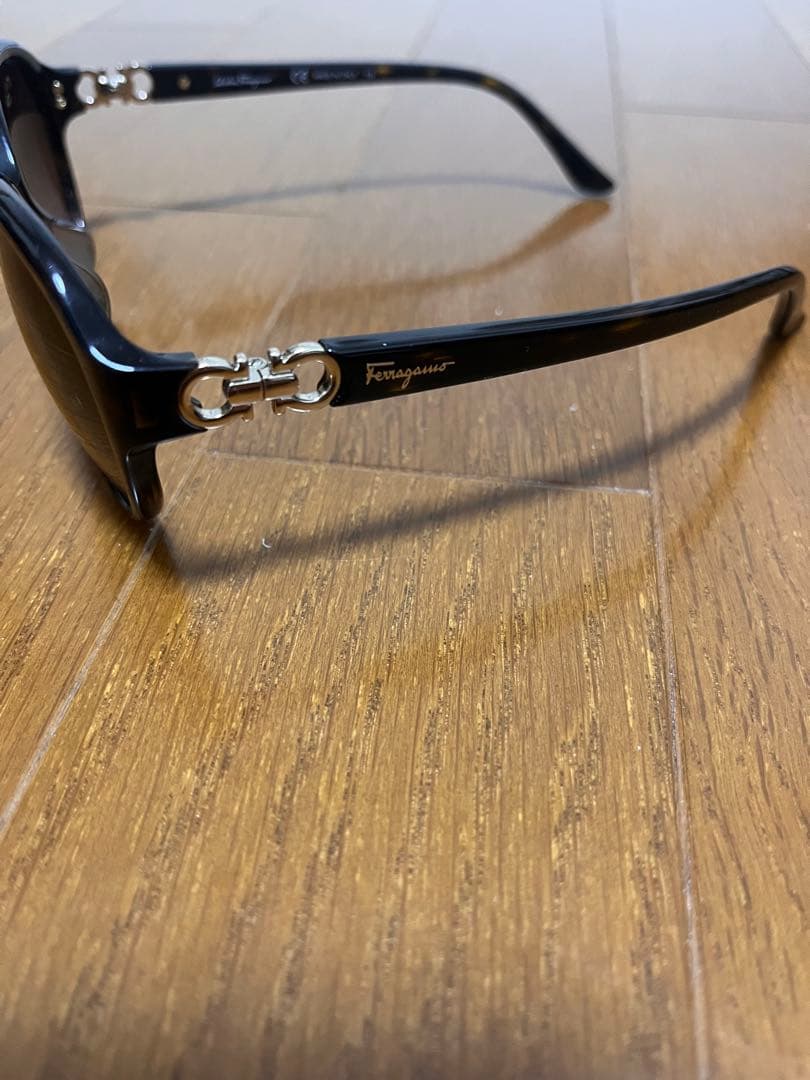 Salvatore　Ferragamo　サングラス　 ケース・クロス・箱付き