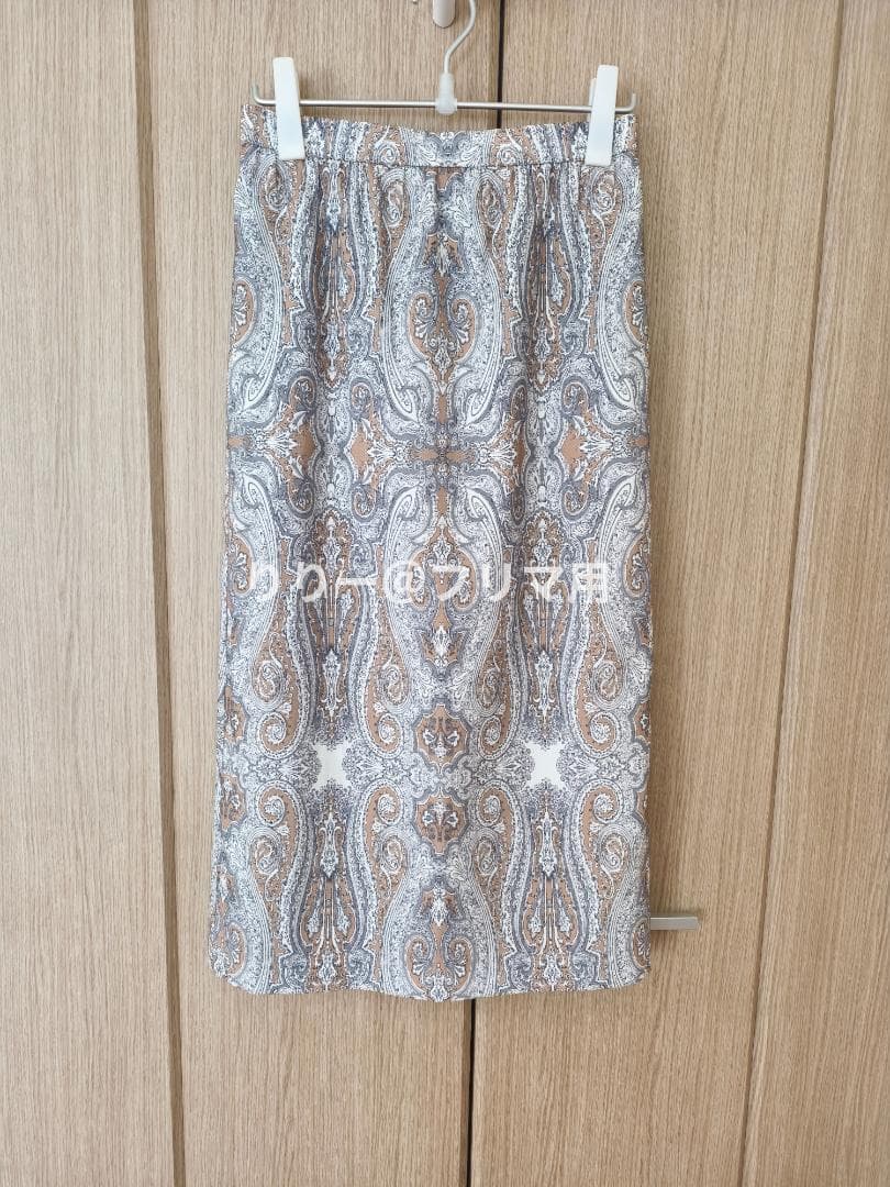 25SS美品・40サイズ★23区 ペイズリープリントスカート　ベージュ系