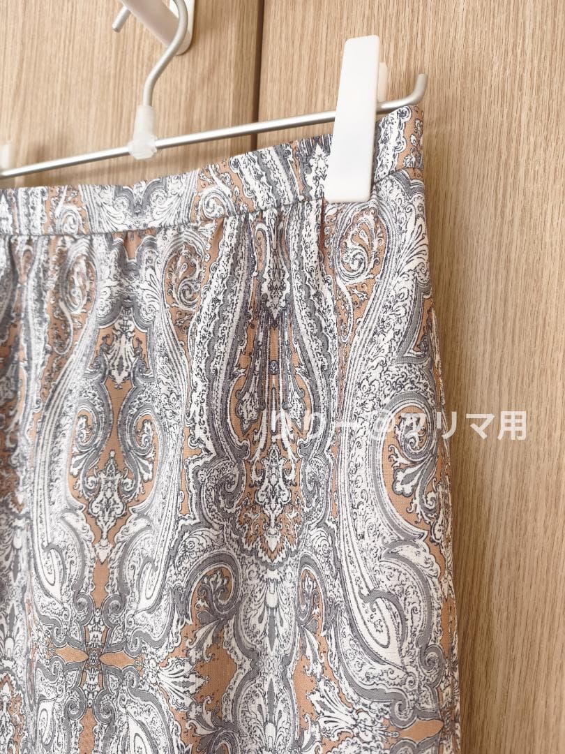 25SS美品・40サイズ★23区 ペイズリープリントスカート　ベージュ系