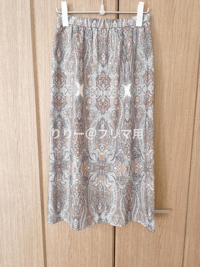 25SS美品・40サイズ★23区 ペイズリープリントスカート　ベージュ系
