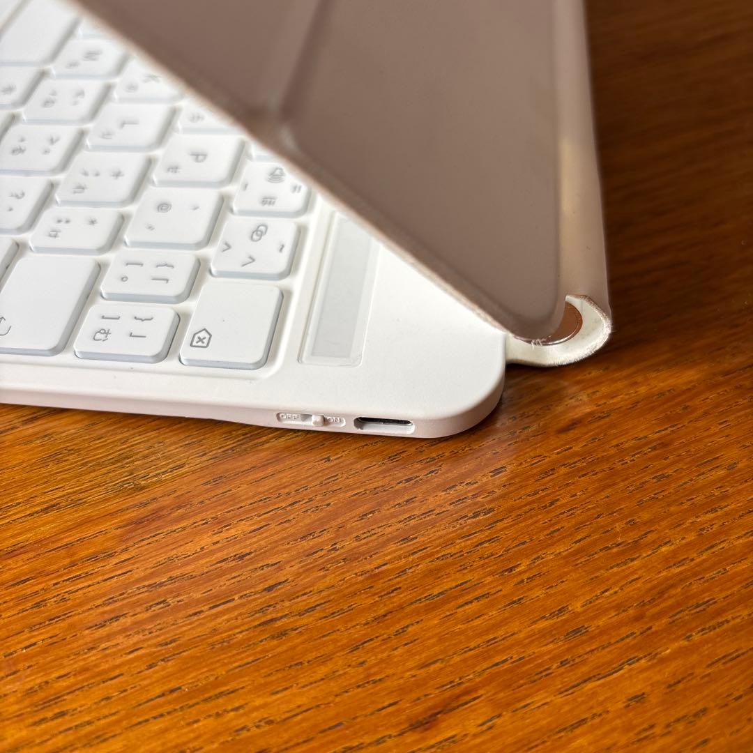 iPad用ホワイトキーボードケース
