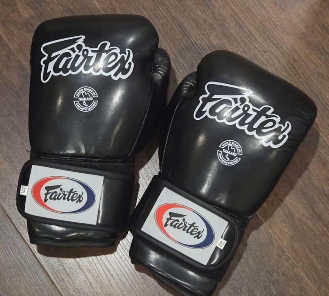 Fairtex ボクシンググローブ 値下げ⭕️ 色、6種類あります