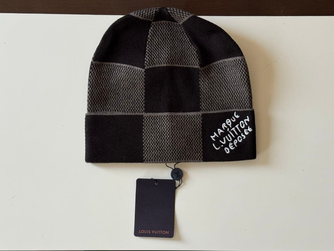 LOUIS VUITTON ダークグレーニット帽
