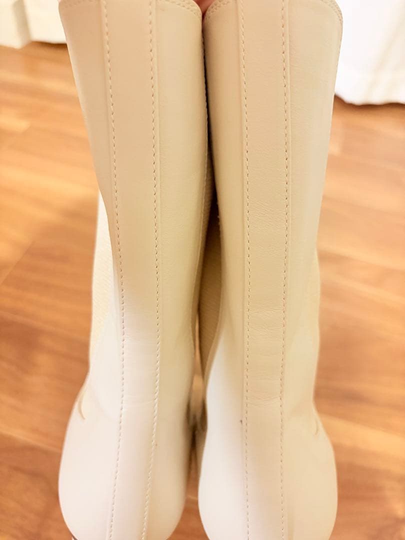 DIANA WELL FIT サイドゴア チャンキーヒール ブーツ アイボリー