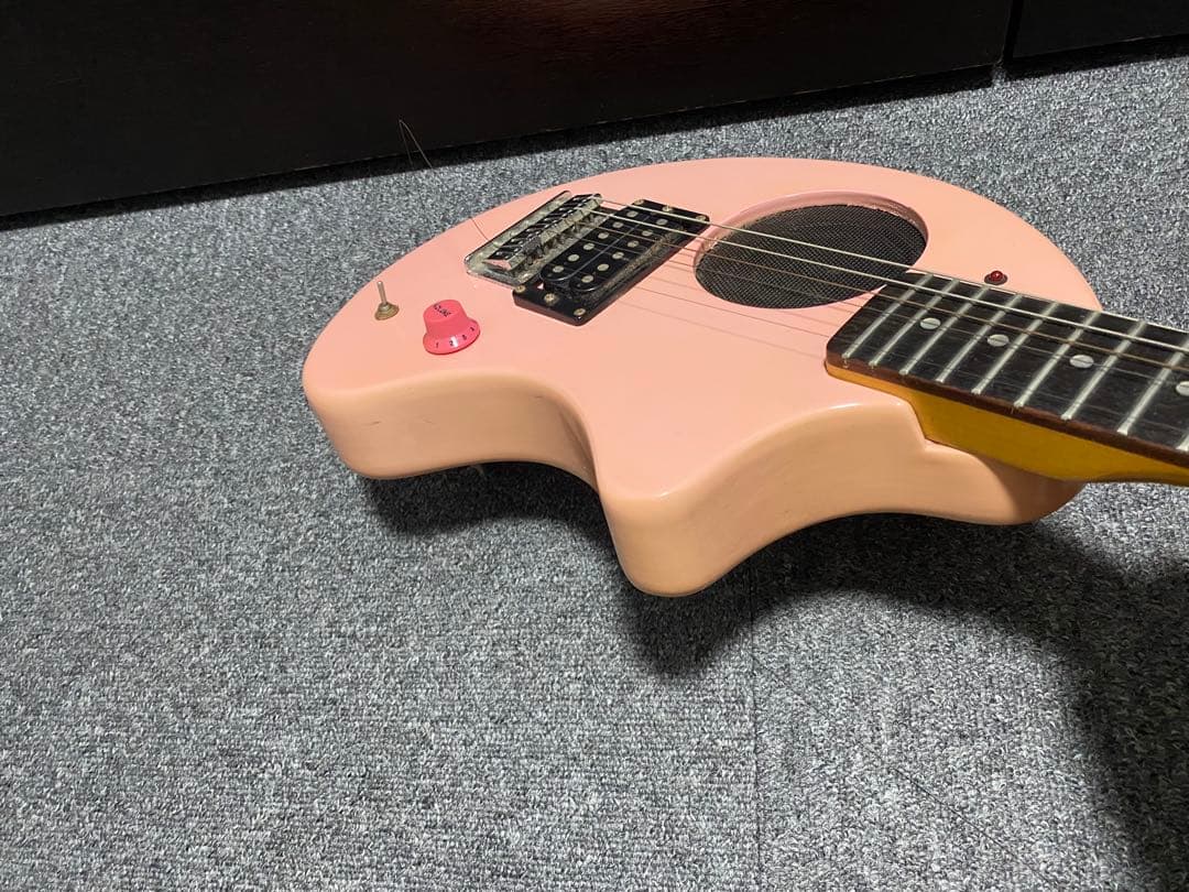 ZO-3 ピンク アンプ内蔵ミニギター FERNANDES