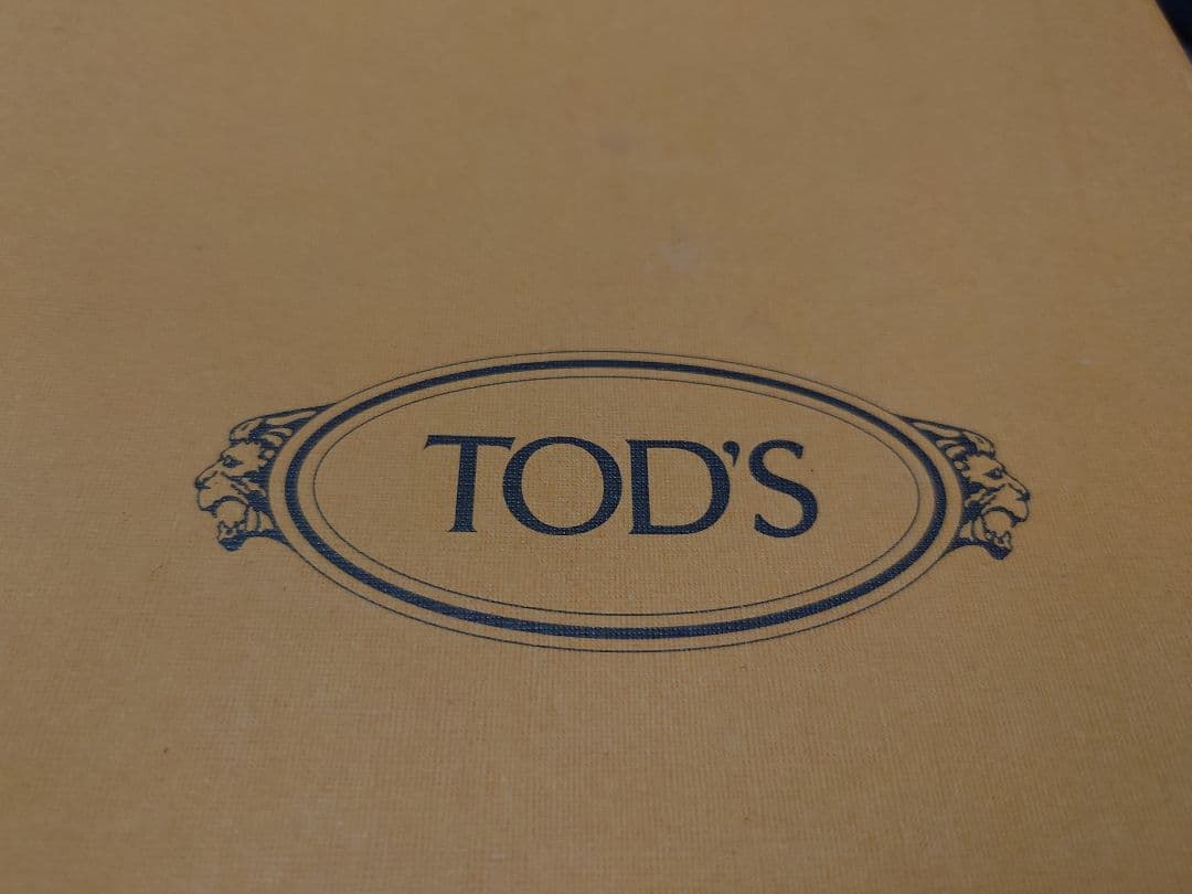 トッズTOD'Sスウェードローファードライビングシューズカーキサイズ7