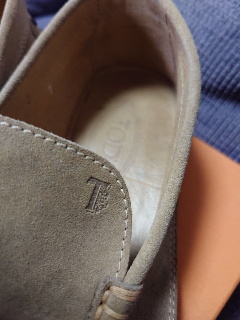 トッズTOD'Sスウェードローファードライビングシューズカーキサイズ7