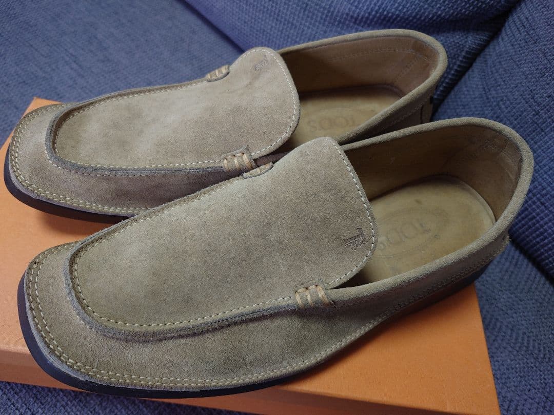 トッズTOD'Sスウェードローファードライビングシューズカーキサイズ7