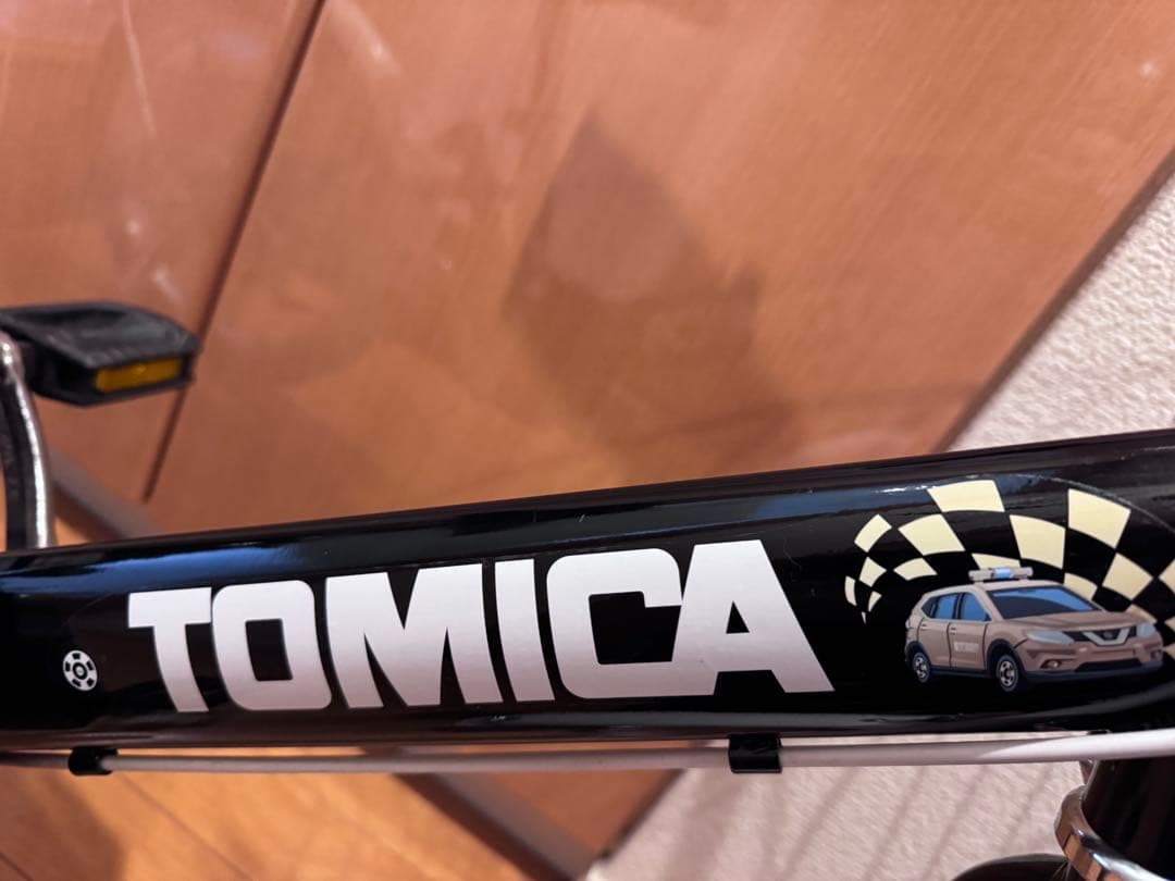 キット様⭐︎引き取り限定16インチ子供自転車　トイザらス　トミカ　ヘルメット付き