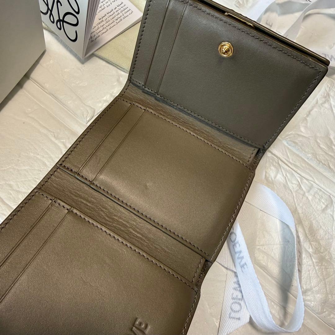 LOEWE ロエベ　アナグラム トライフォールド ウォレット　トープ