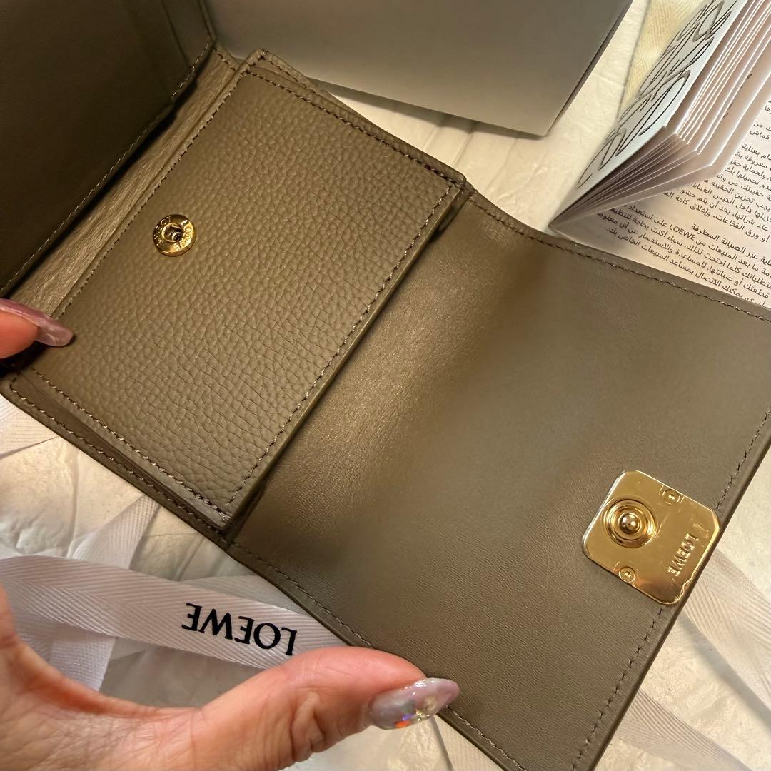 LOEWE ロエベ　アナグラム トライフォールド ウォレット　トープ