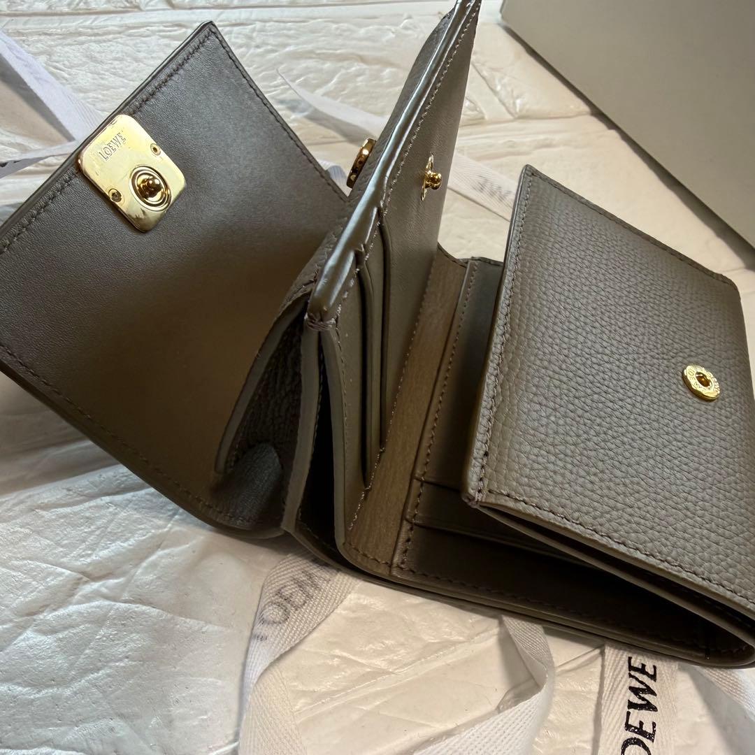 LOEWE ロエベ　アナグラム トライフォールド ウォレット　トープ