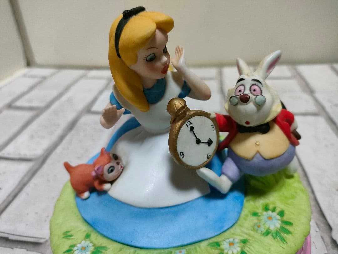 希少！Tokyo Disneyland　不思議の国のアリス陶器製 フィギュア