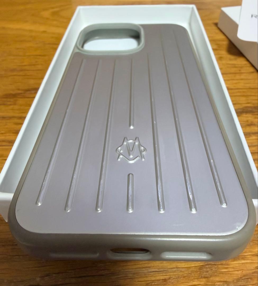 m*i様 RIMOWA iPhone 15 Pro Max シルバー　ケース