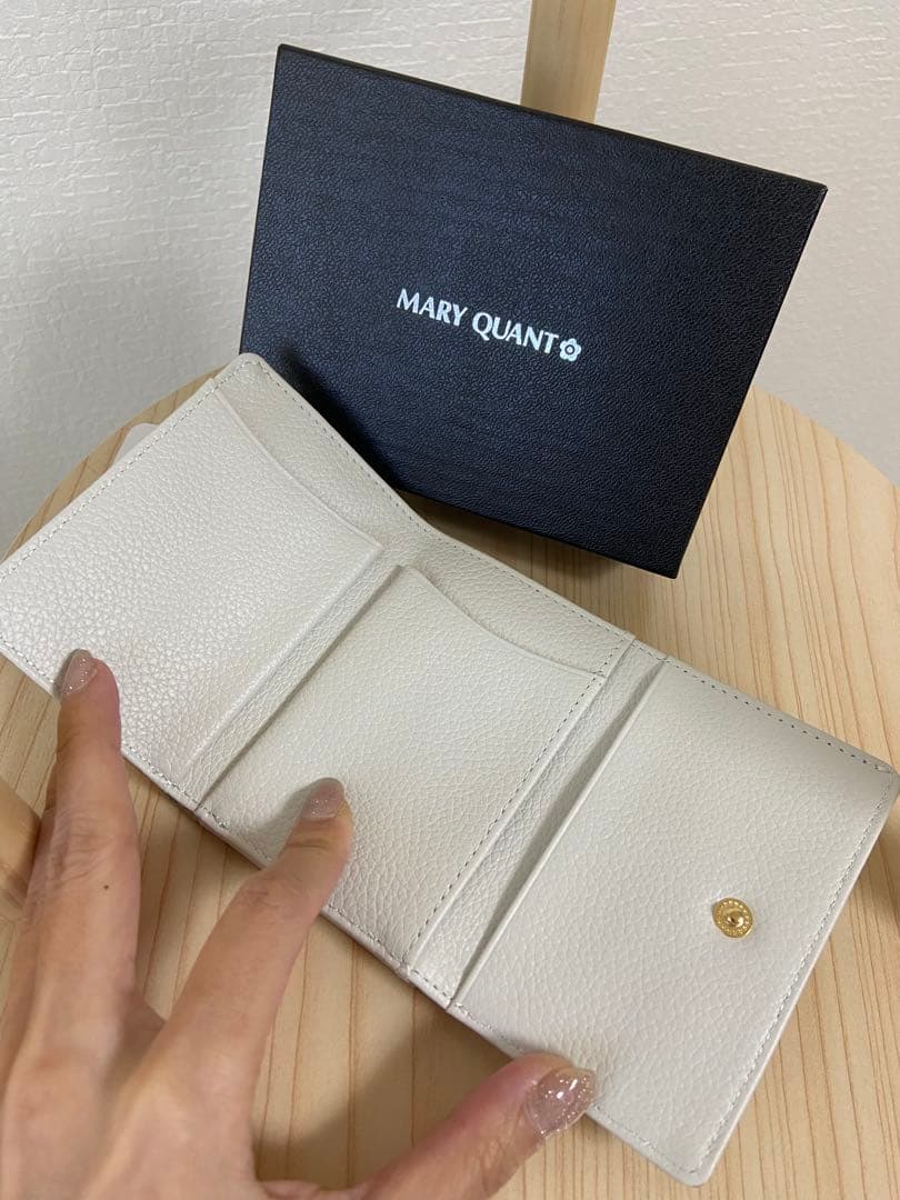 お値下げ）MARY QUANT マリークワント　三つ折り財布 ホワイト　折り財布