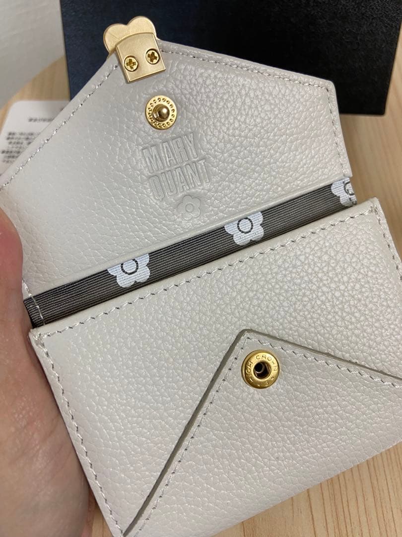 お値下げ）MARY QUANT マリークワント　三つ折り財布 ホワイト　折り財布