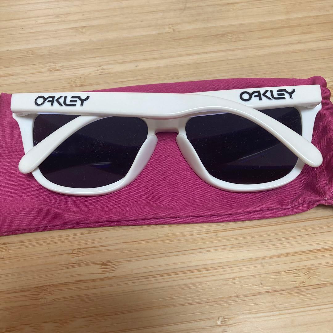 OAKLEY ホワイトフレーム 紫レンズ サングラス