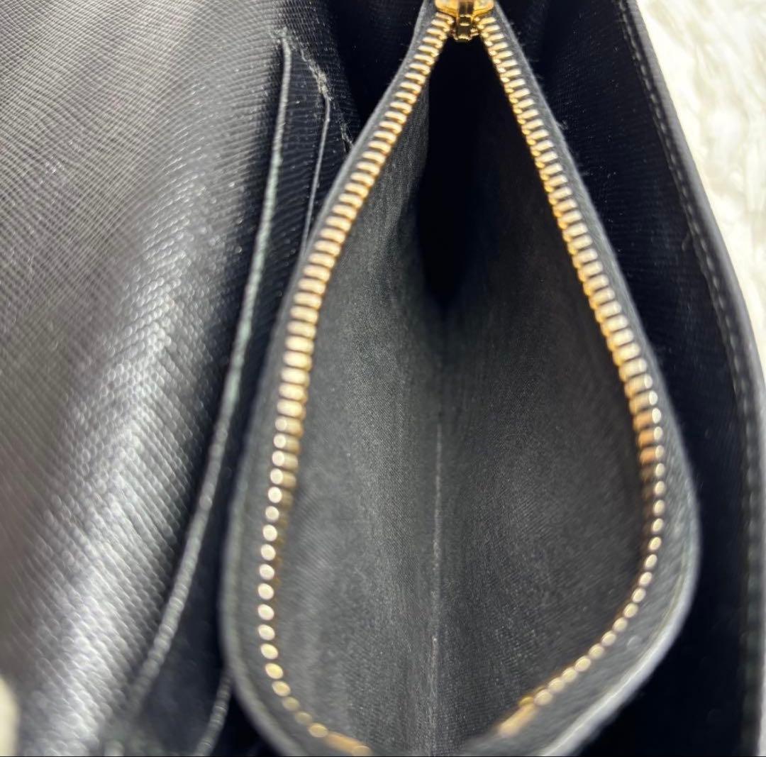 ✨高級✨ プラダ 金ロゴ サフィアーノ 二つ折り財布 レザー ストラップ 黒