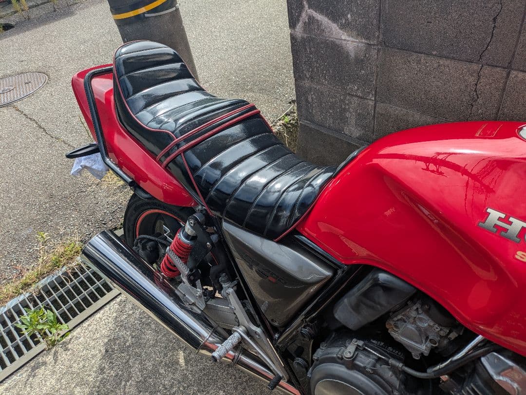 チョビ　3段シート　エナメル　タックロール CB400SF　NC31　前期？