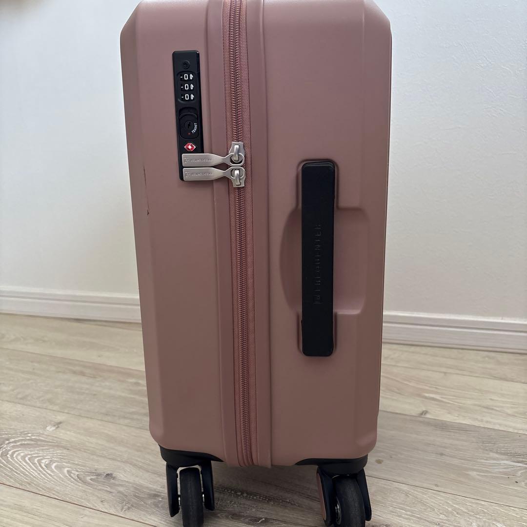 フリークエンター　キャリーケース　Lieve 22L