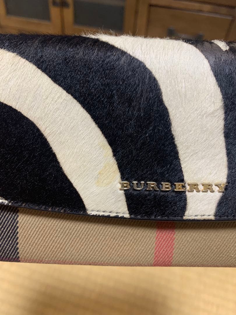 Burberry 財布　ゼブラ柄