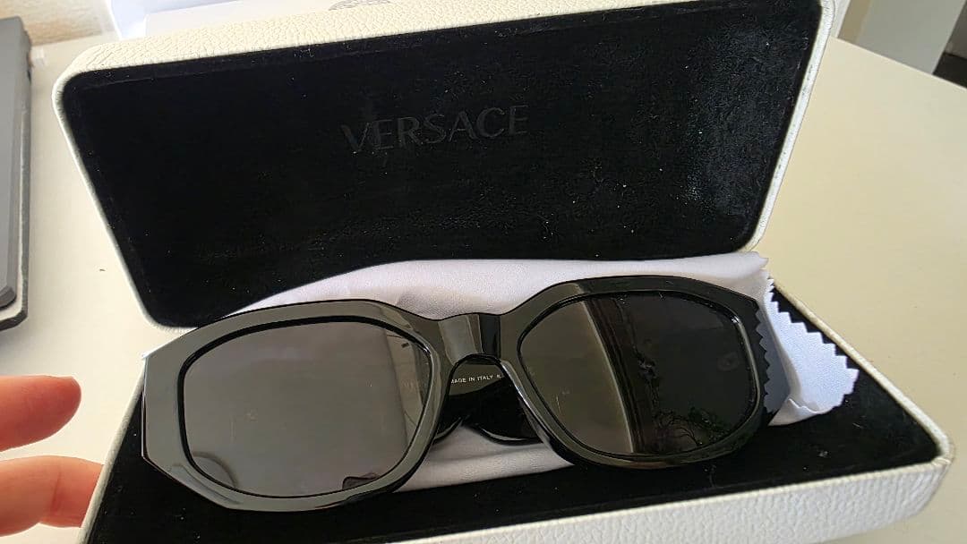 VERSACE ブラック キャットアイ サングラス