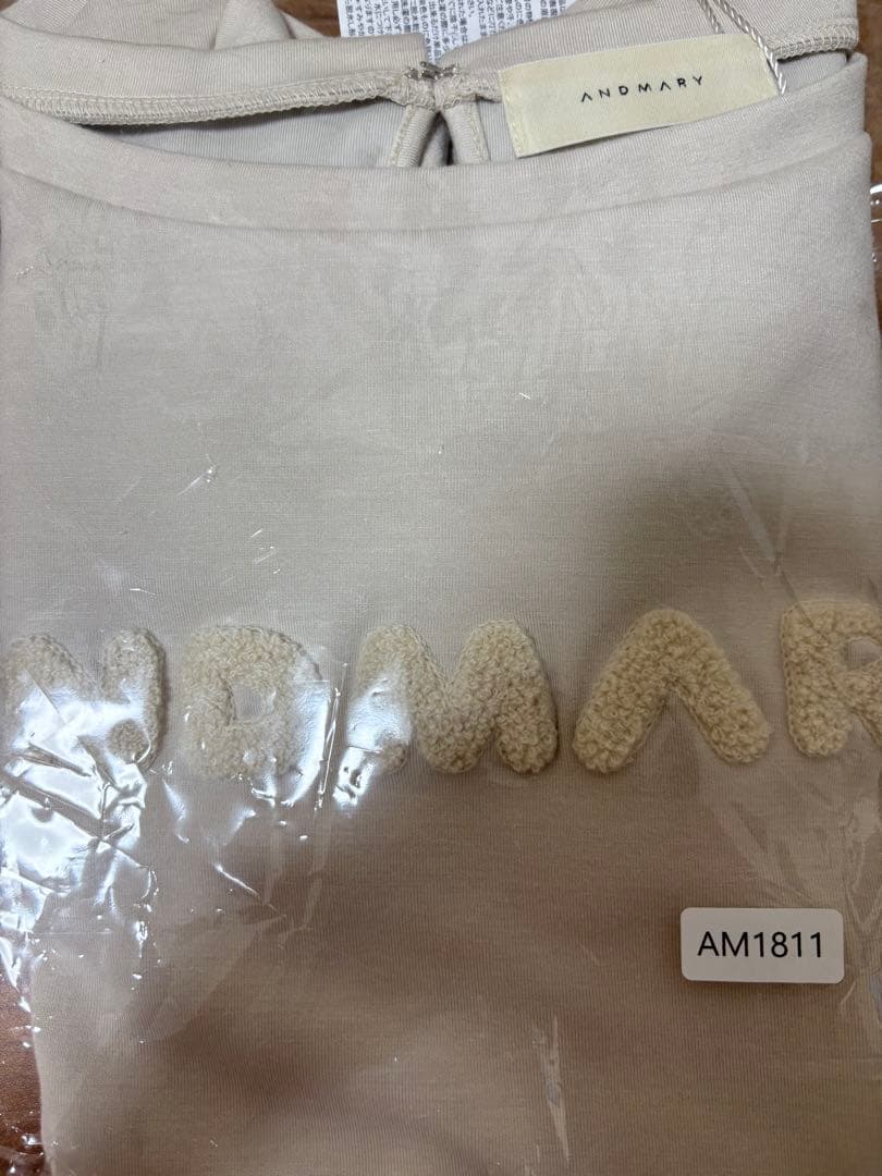 andmary Mary logo tops ベージュ　beige