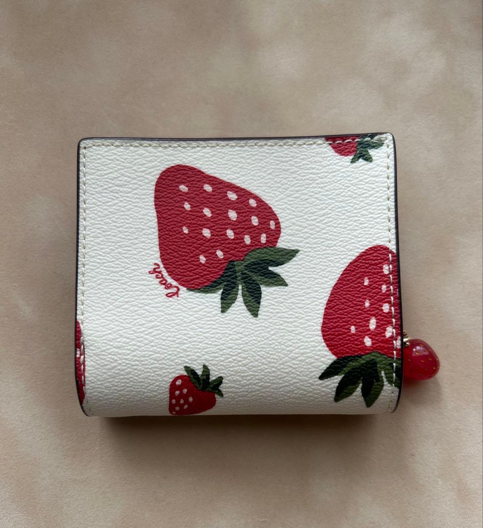 COACH コーチ　いちご柄 二つ折り財布