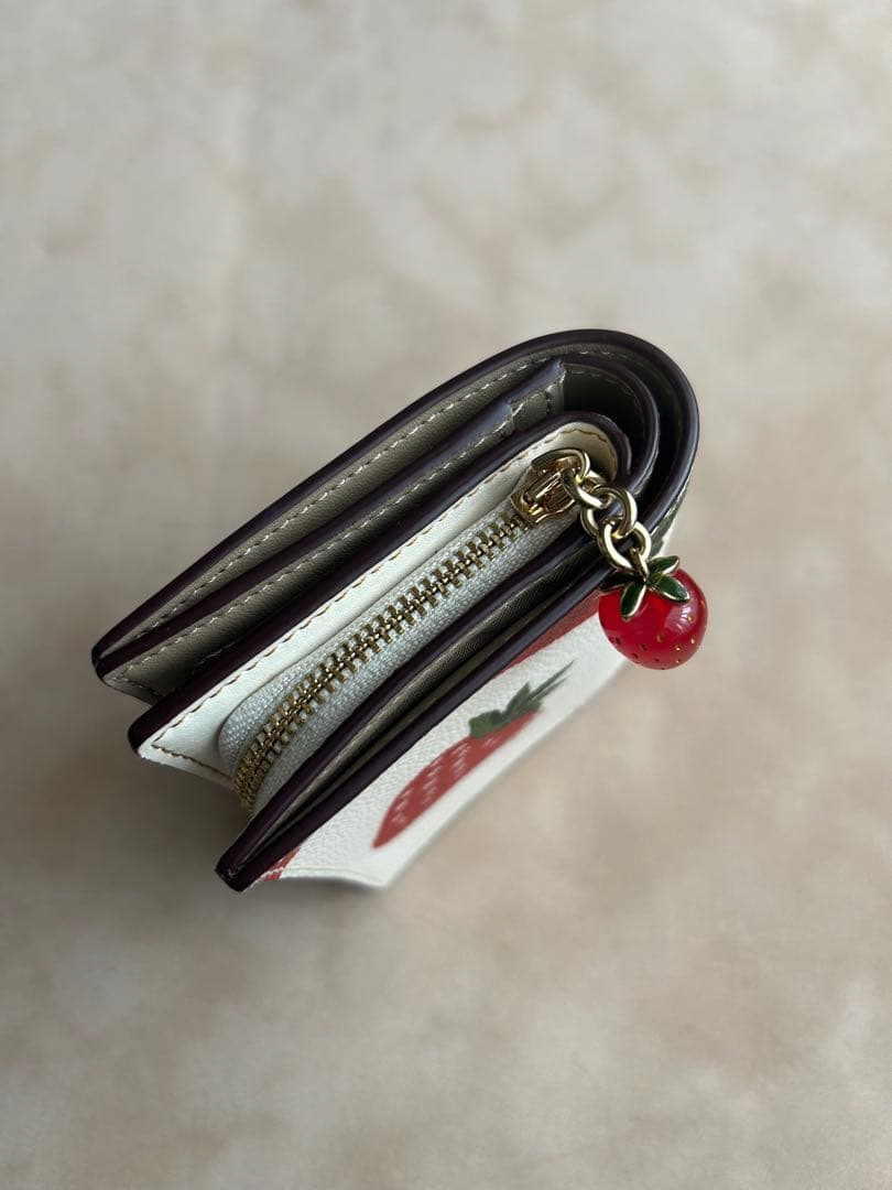 COACH コーチ　いちご柄 二つ折り財布