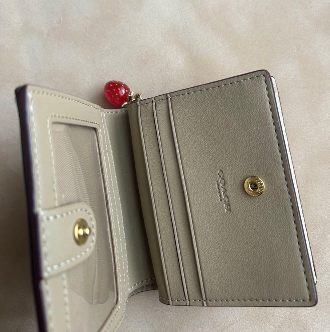COACH コーチ　いちご柄 二つ折り財布