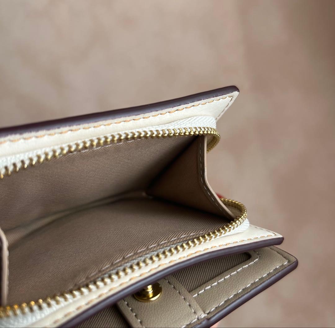COACH コーチ　いちご柄 二つ折り財布