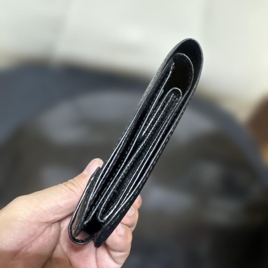 ⑨☆優良品☆エピ♪ブラック☆二つ折り財布☆ブック型♪ベルトボタンタイプ