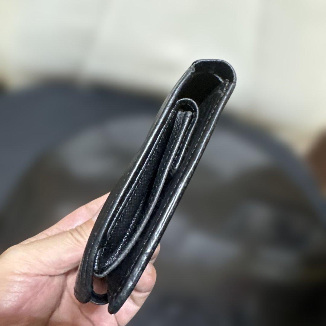 ⑨☆優良品☆エピ♪ブラック☆二つ折り財布☆ブック型♪ベルトボタンタイプ