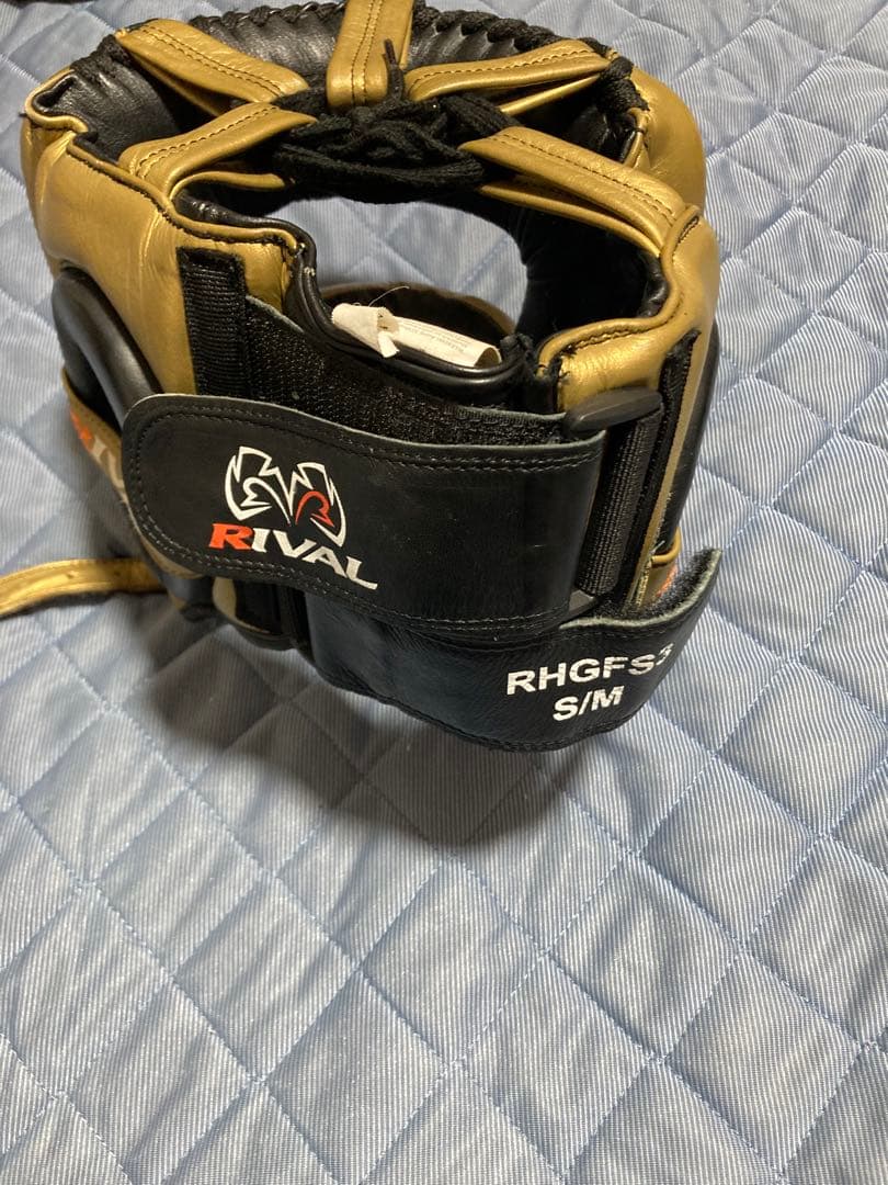 (早い者勝ち)RIVAL ボクシング　ヘッドギア 黒金