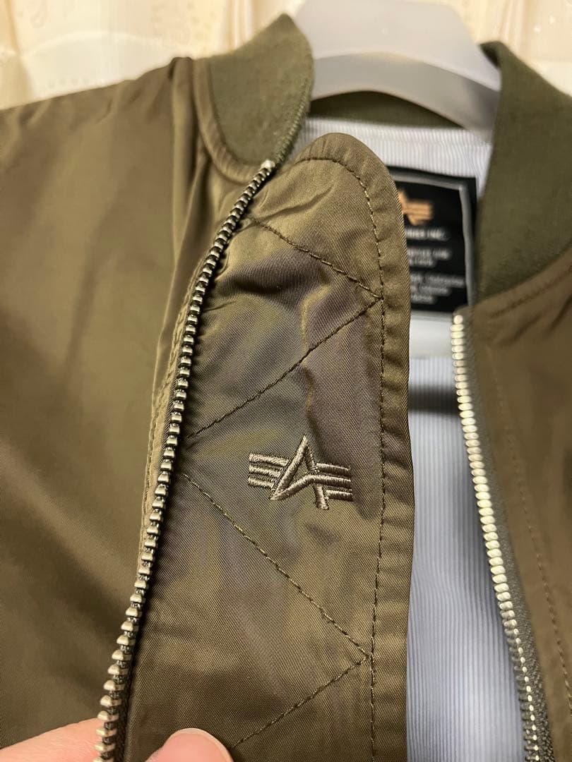 ALPHA INDUSTRIES INC製　スナップオンMA-1