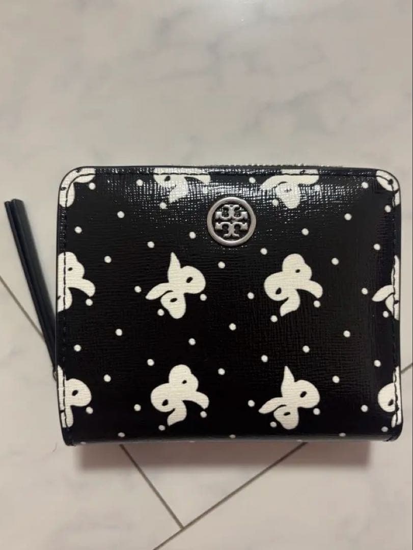 美品TORY BURCH ロビンソンプリント バイフォールドウォレット リボン柄