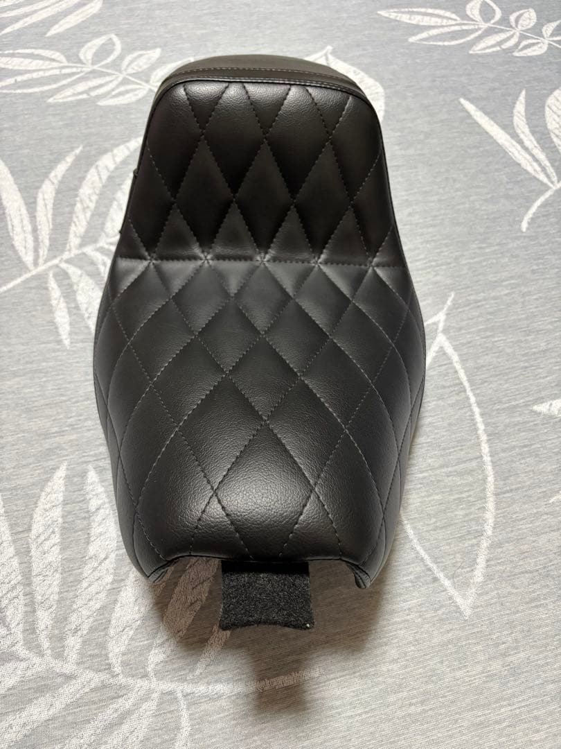 スポーツスター用ラペラキックフリップシート　ダイヤモンドステッチ
