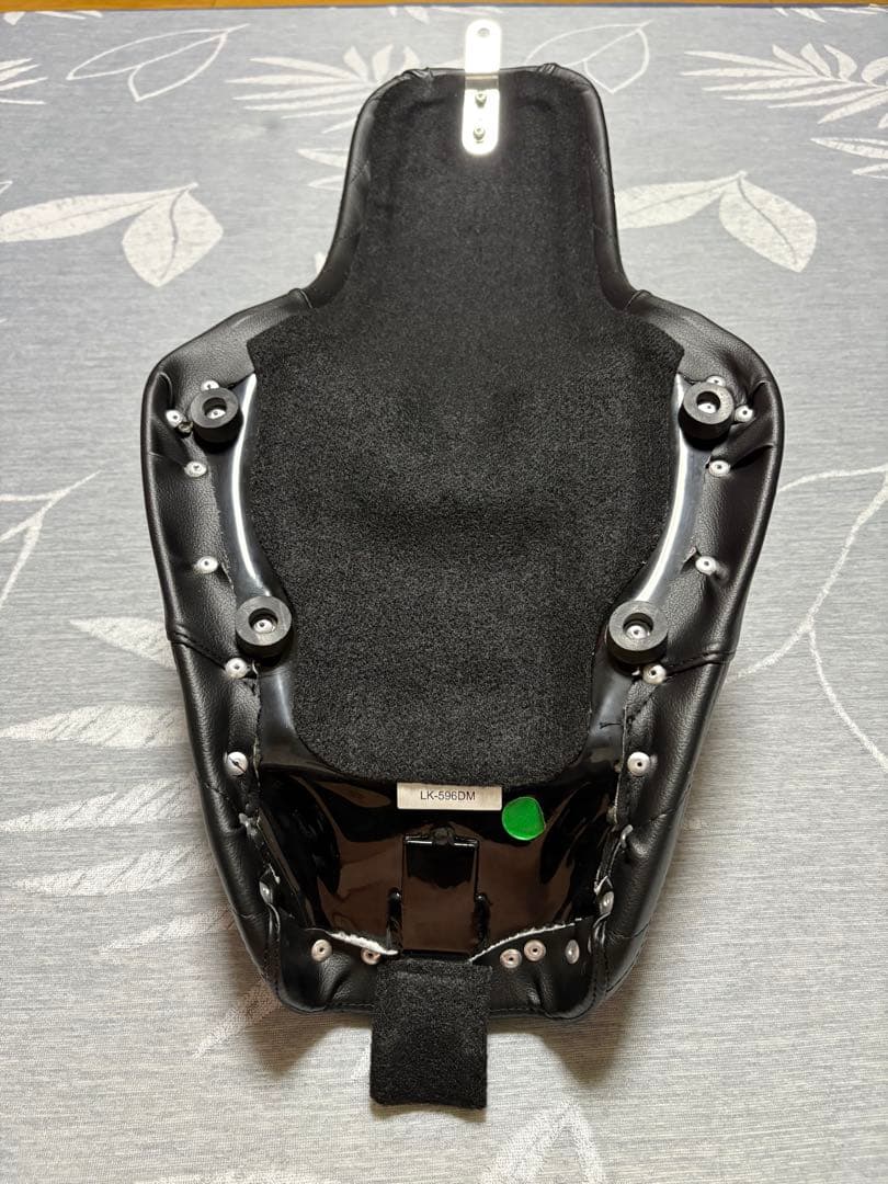 スポーツスター用ラペラキックフリップシート　ダイヤモンドステッチ