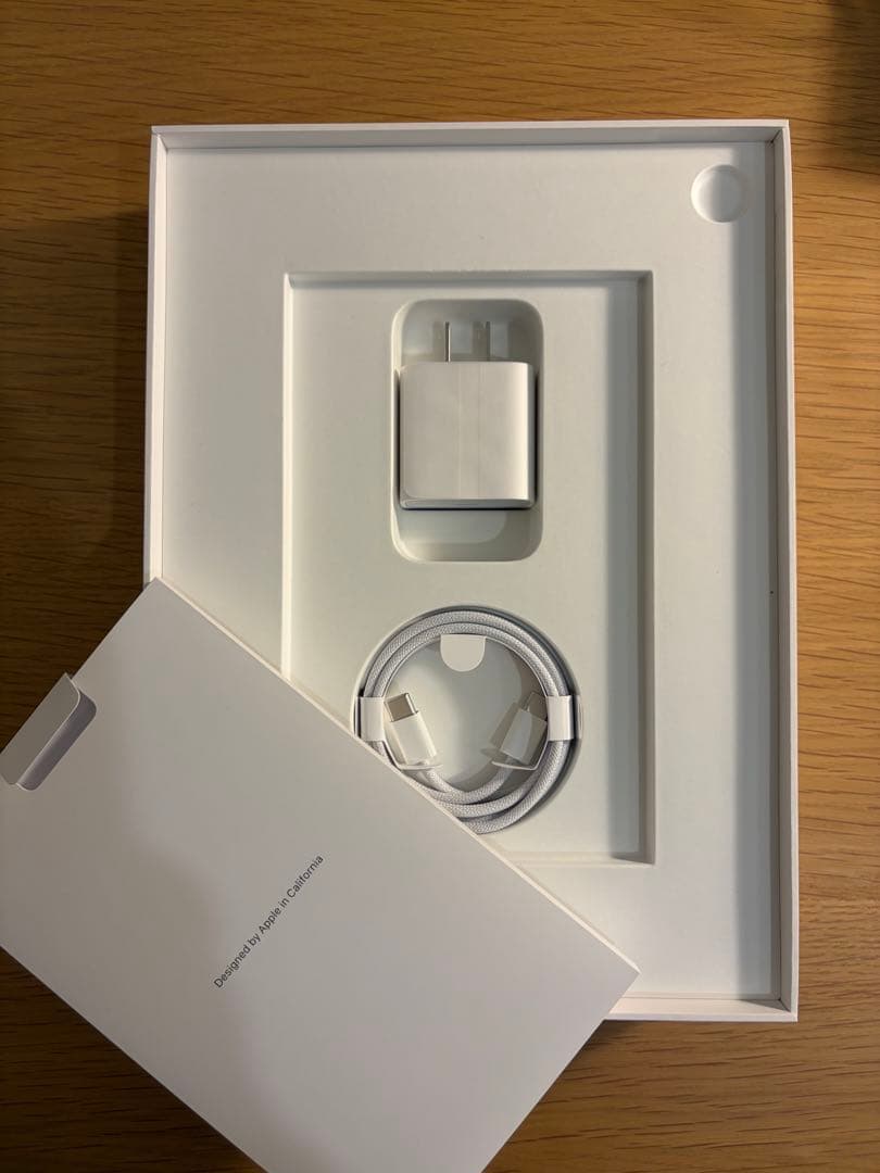 【ほぼ新品】iPad 第11世代 100% 充放電5回 キーボード&ペン付き