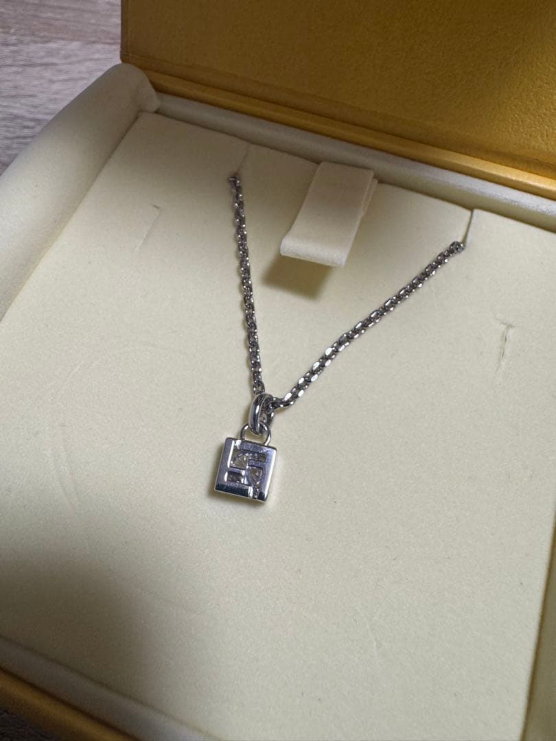 FENDI FFネックレス シルバーカラー 目黒蓮 使用感なし