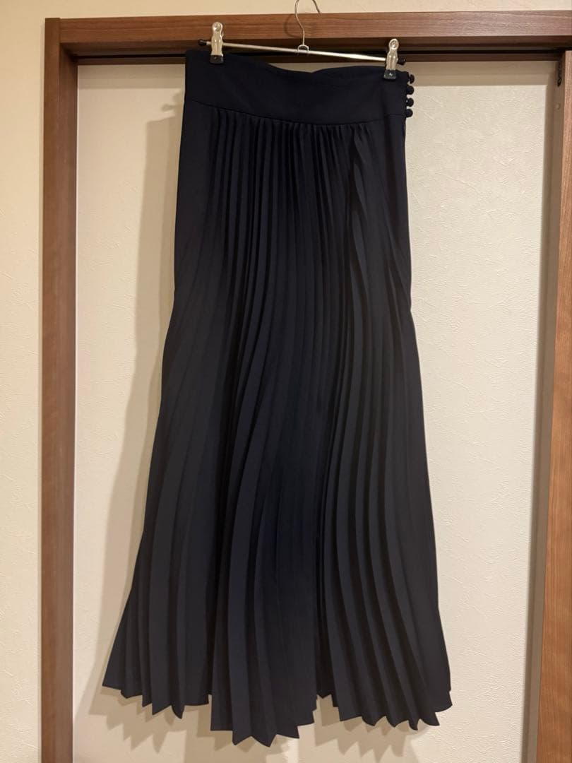 【マメクロゴウチ】 Curved Pleated Flared Skirt