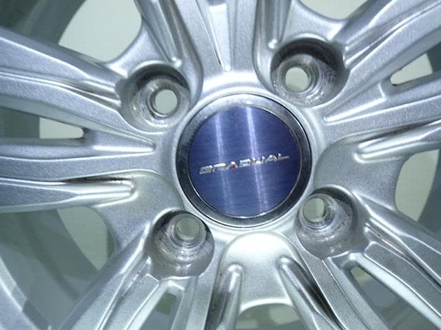 B1048【送料無料】スタッドレスタイヤ 185/60R15 4本セット
