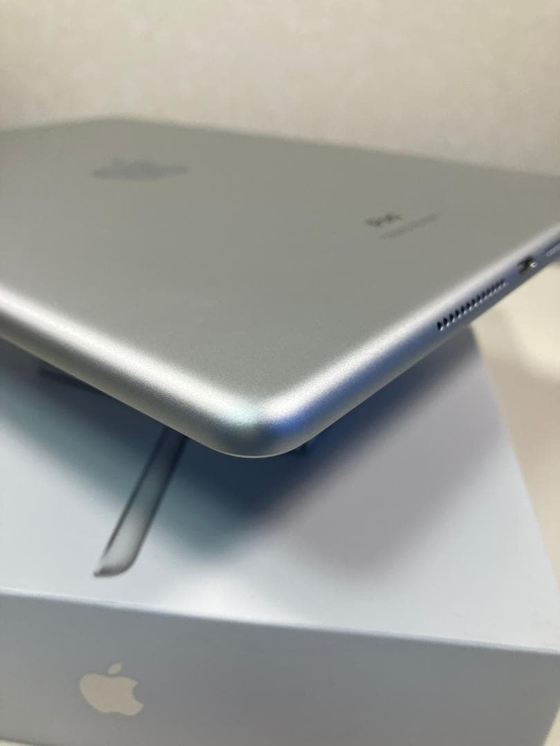 iPad 第9世代　64GB シルバー　Wi-Fi　4点付属品付（一部欠品）
