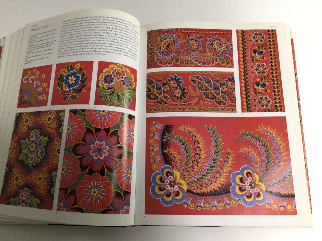 TEXTILE DESIGNS　 ヨーロッパとアメリカのパターン200年