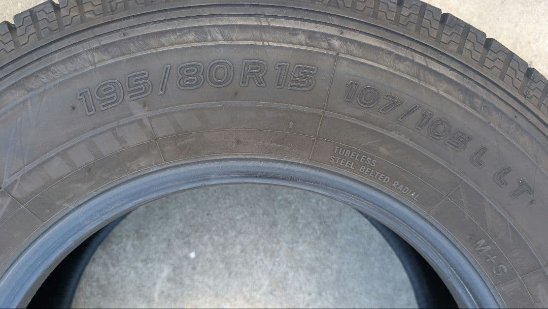 195/80R15 ハイエース スタッドレス 4本　DELVEX934 トーヨー