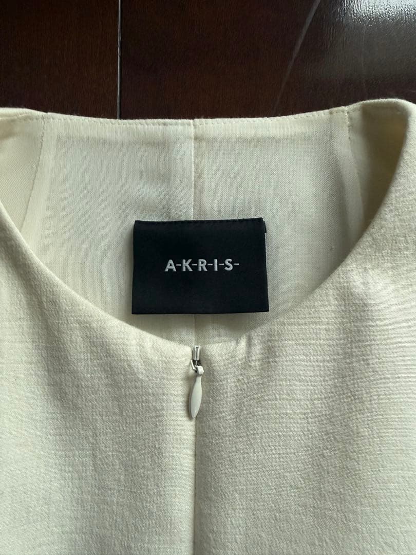 A-KRIS オフホワイト ノースリーブ ワンピース