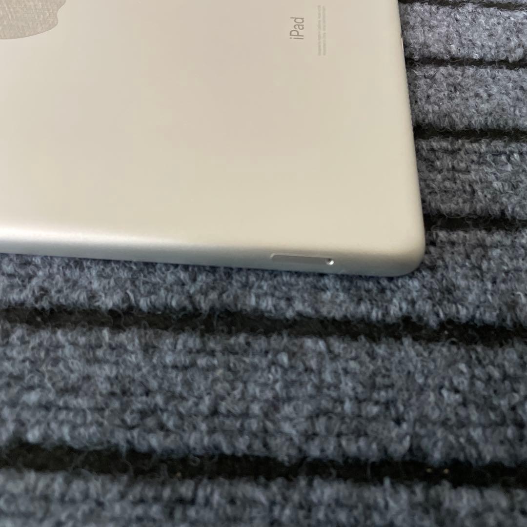 11 iPad 7世代 128GB SIMフリー シルバー