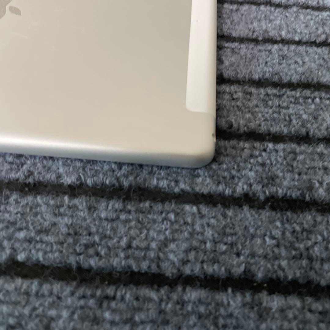 11 iPad 7世代 128GB SIMフリー シルバー