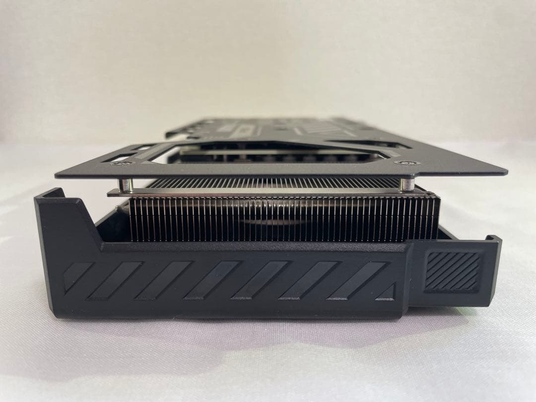 グラフィックボード・グラボ・ビデオカード ASRock AMD Radeon RX 9060 XT 16GB