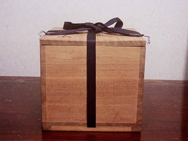 多摩焼　井上郷太郎作　筒茶碗　共箱　古物。